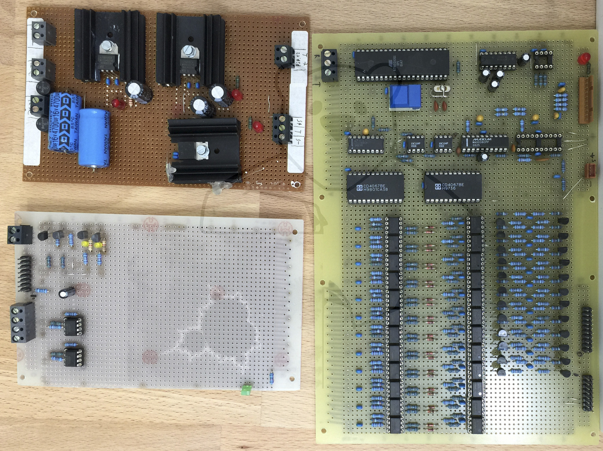 Entwicklung des Multiplate® - Der erste Prototyp der Elektronik, gefädelt auf Lochraster - Funktioniert die theoretische Idee auch in der Praxis?